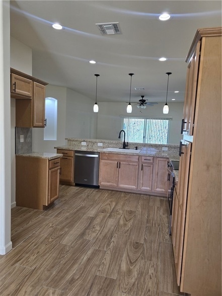 Building Photo - 2459 Davis Ridge Ave