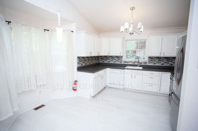 Building Photo - 712 Sage Hill Dr
