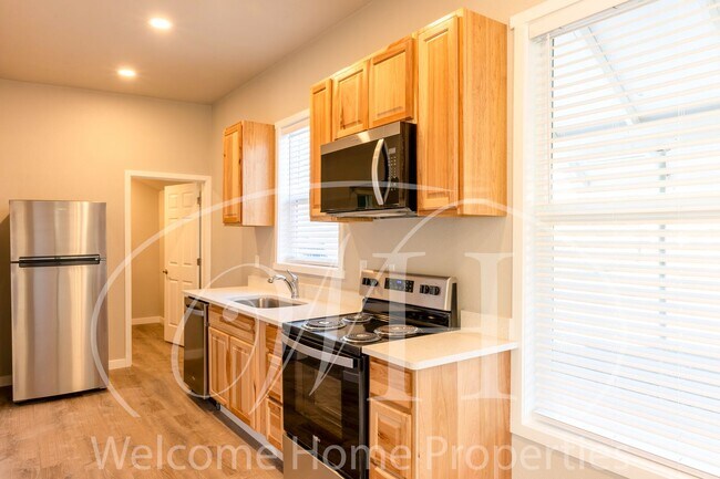 Building Photo - Newly Remodeled 1 Bedroom with an Office