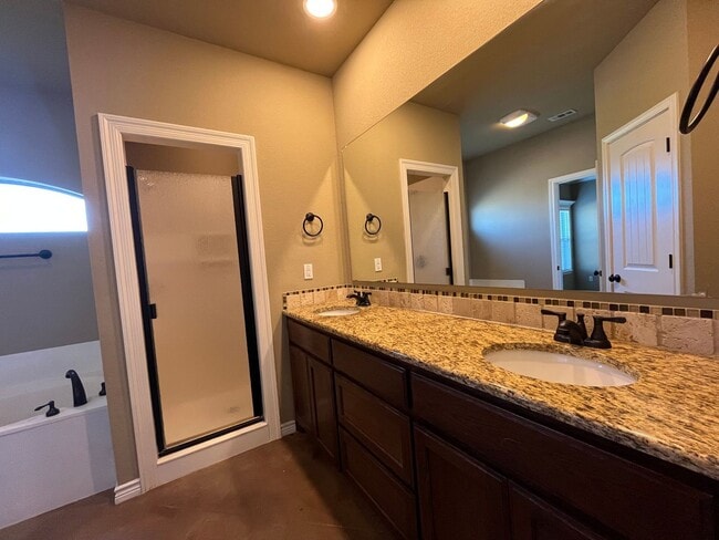 Building Photo - 3000 Silver Saddle Dr