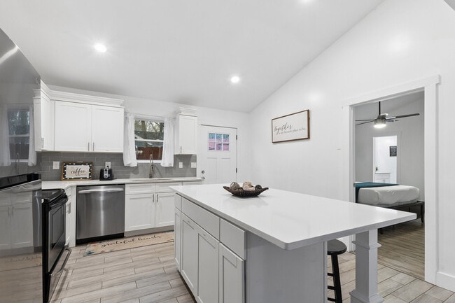 Building Photo - 1298 Gideons Dr SW