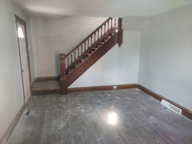 Building Photo - 458 S 7th St