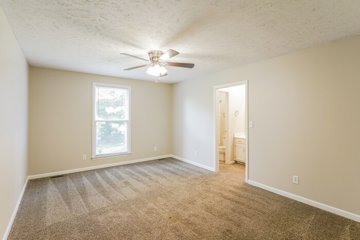 Building Photo - 823 Hadley Rd