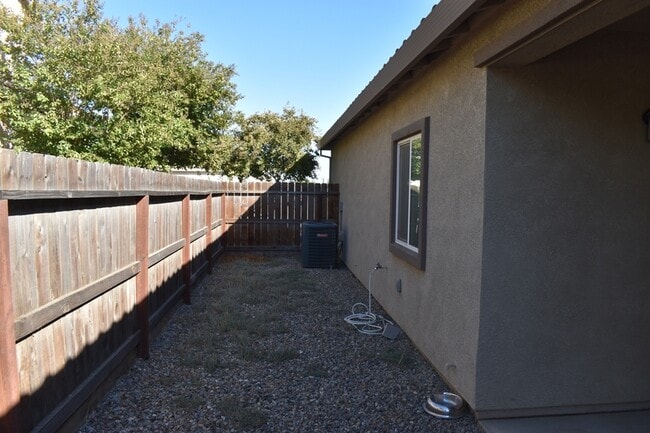 Building Photo - 701 Betten St