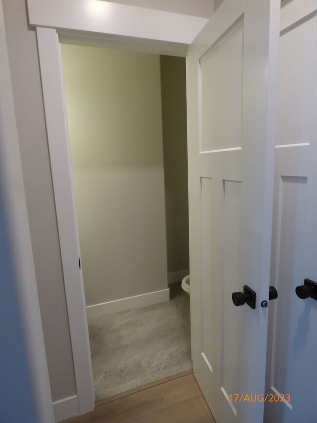 Building Photo - Beautiful  End Unit Townhome In Herriman