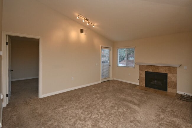 Building Photo - Great Upstairs  2BD Condo with washer/drye...