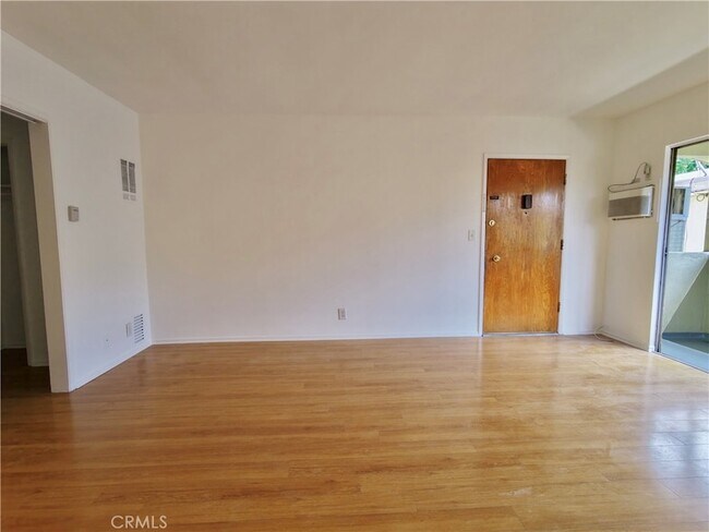 Building Photo - 919 N Orange Grove Ave