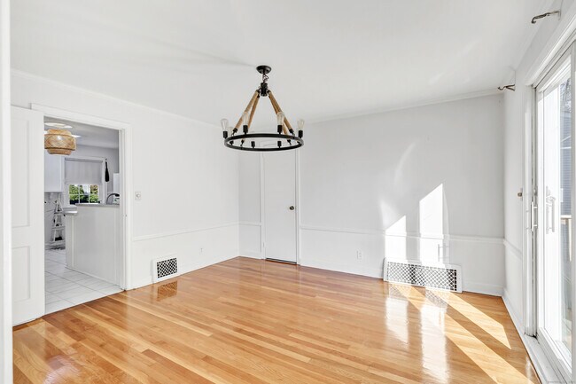 Building Photo - 124 Stiles St