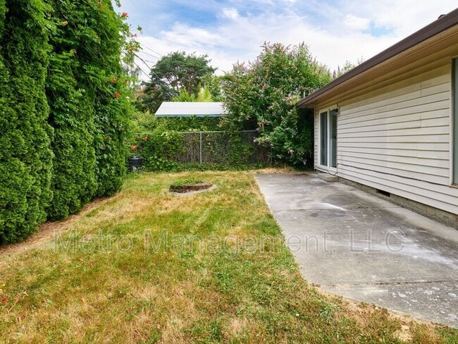 Building Photo - 4537 NE 82nd Ave