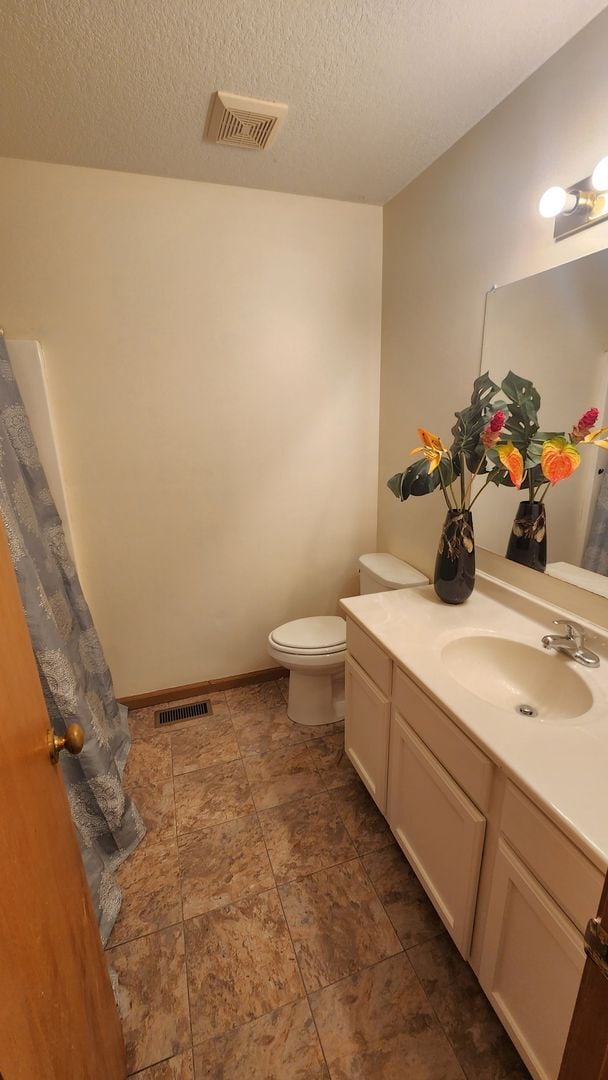 Building Photo - 3BR, 2.5BTH, 2CAR ATT GAR, Privacy Fenced Yard - In Washburn Rural Schools!