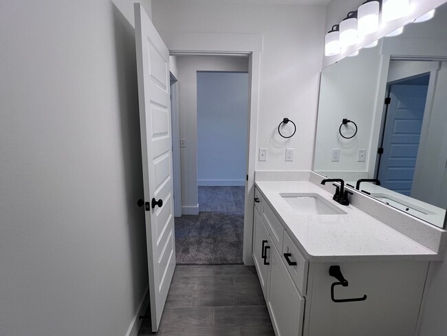 Building Photo - NEW 3 Bedroom In Carl Junction!