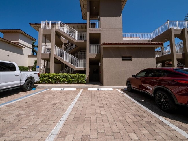 Building Photo - 2110 W 1st