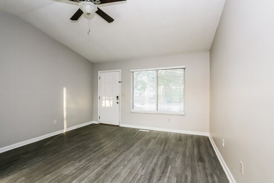 Building Photo - 3117 Falcon Bridge Dr