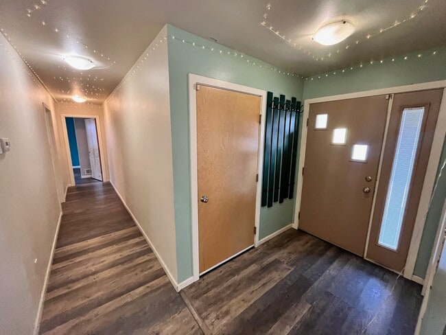 Building Photo - 3905 Thompson Ave