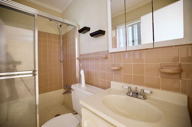 Building Photo - 1030 Cumberland Dr