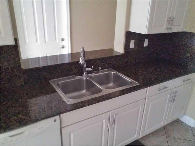 Building Photo - 6920 Julia Gardens Dr