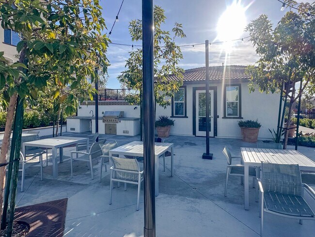 Building Photo - Beautiful Newer Construction,Townhome, 3 Bedroom / 2 Bathroom Home FOR RENT