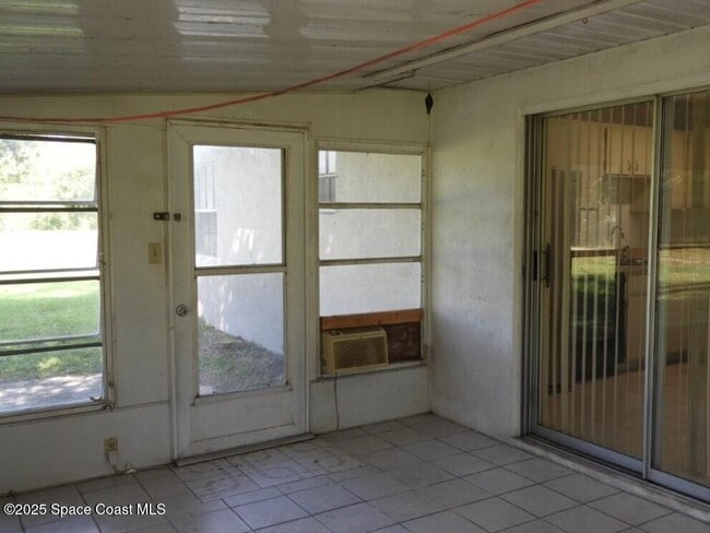 Building Photo - 1006 Wabash Rd SE