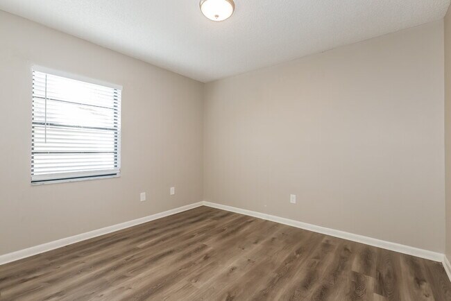 Building Photo - 813 Regal Palm Ct