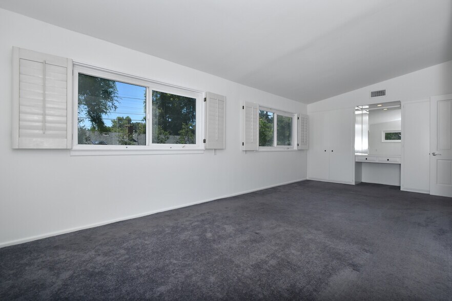 Building Photo - 23648 Emelita St