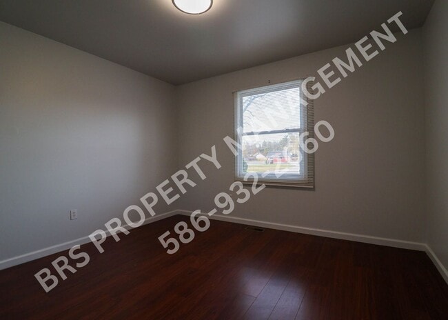 Building Photo - Shelby Township Duplex