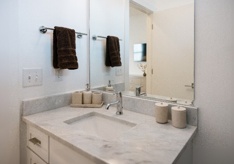 Building Photo - 407b 35th Ave N