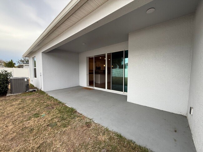 Building Photo - Beautiful 4 bedroom 2 bathroom home