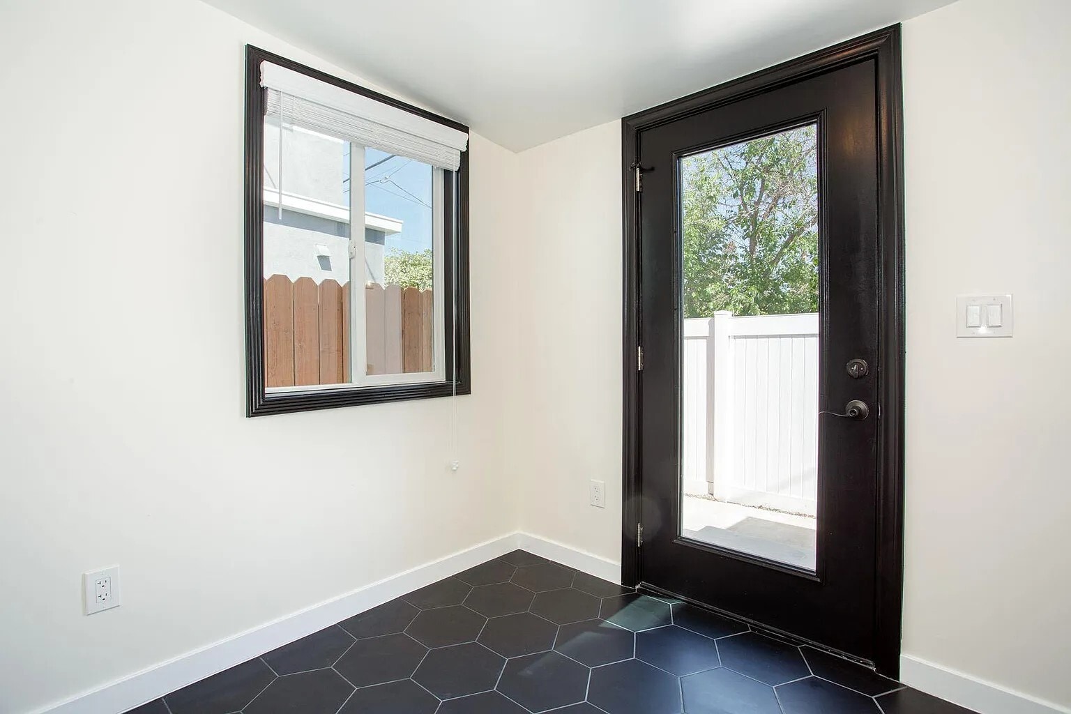 Building Photo - 2956 Finch St