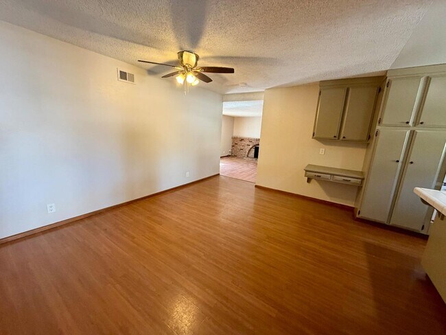 Building Photo - 478 Churchill Park Dr