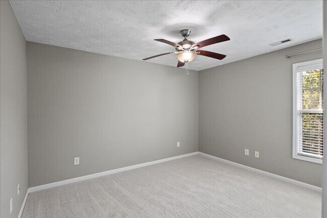 Building Photo - 3 Bedroom 2.5 Bath home in Grays Creek