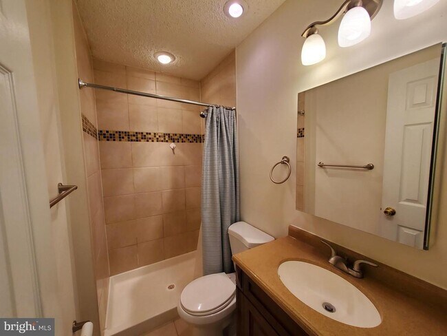 Building Photo - 2077 Pilgrim Dr