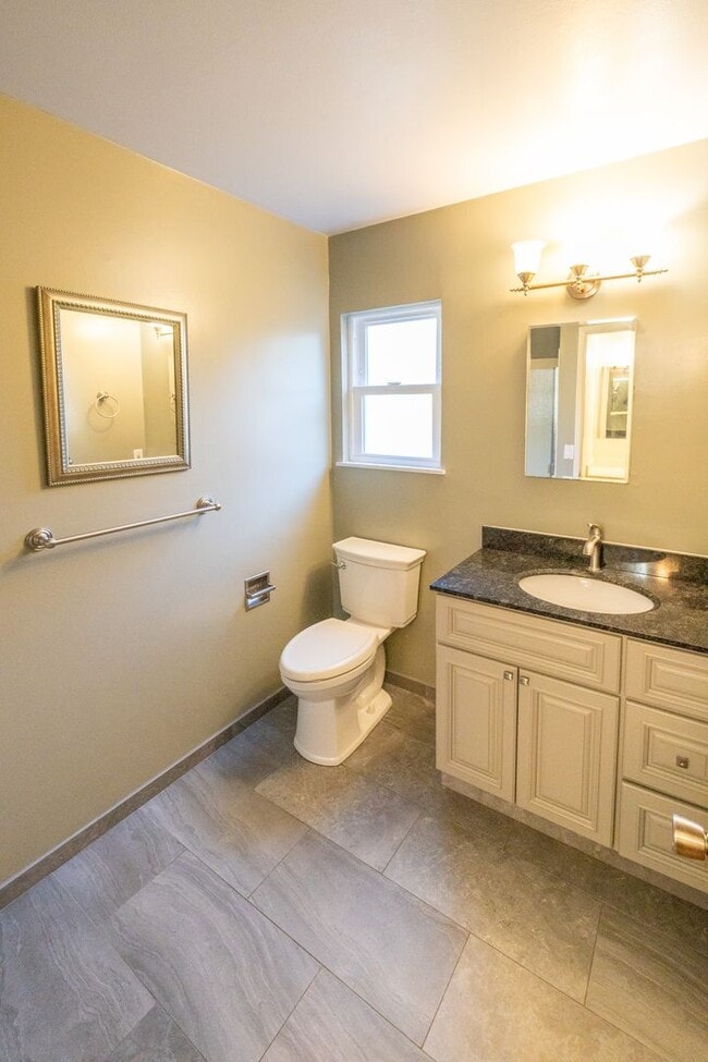 Building Photo - Charming 4-Bedroom Home with Scenic Views ...