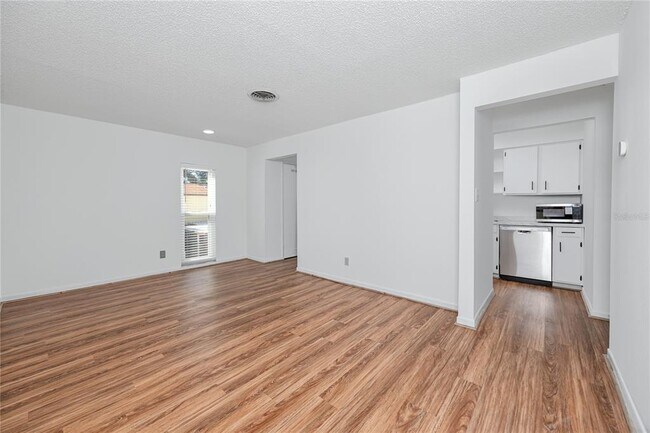 Building Photo - 501 E Bay Dr