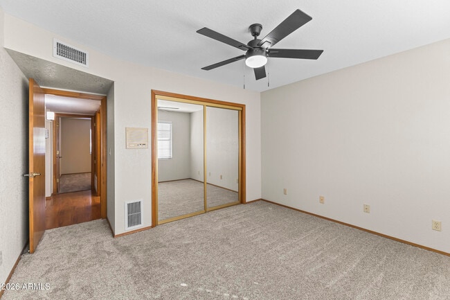 Building Photo - 1306 E La Vieve Ln