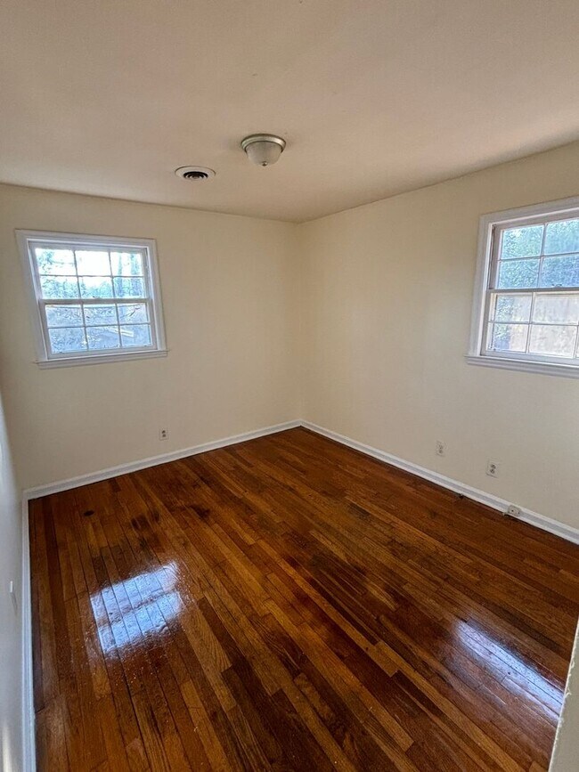 Building Photo - Charming 3 Bed, 1 Bath Home | Available June 22