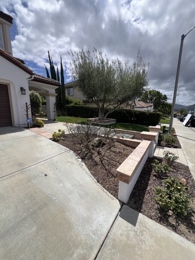 Building Photo - 42251 Harwick Ln