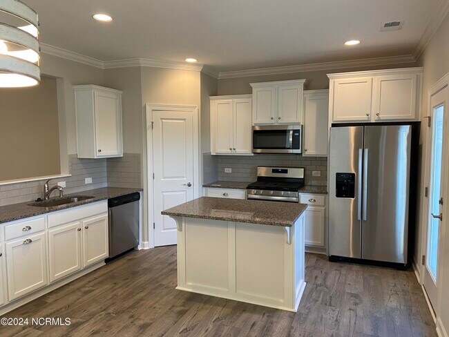 Building Photo - 5872 Pk W Cir
