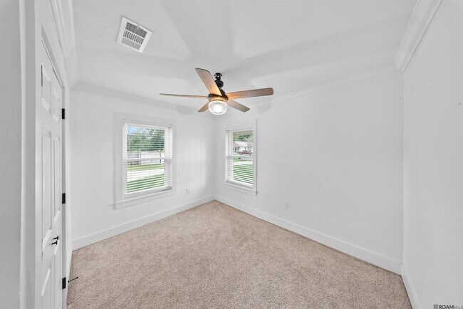 Building Photo - 105 3rd St