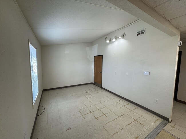 Building Photo - 5923 E Private Rd 6575