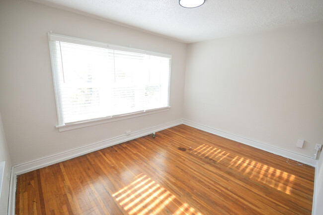 Building Photo - 720 W 38th St