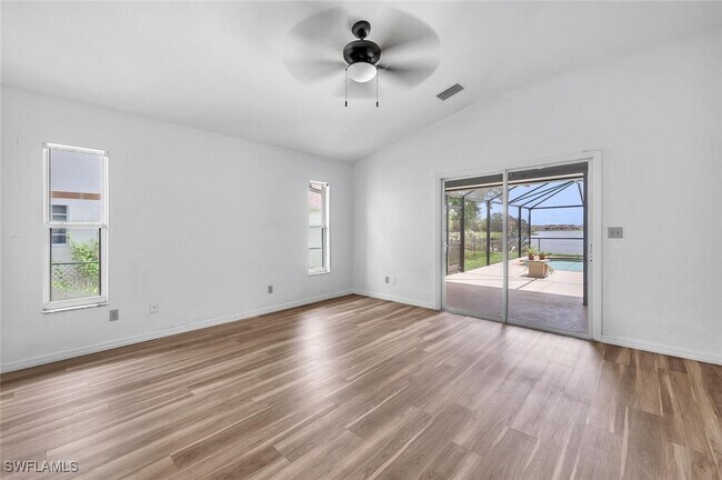 Building Photo - 1094 Grove Dr