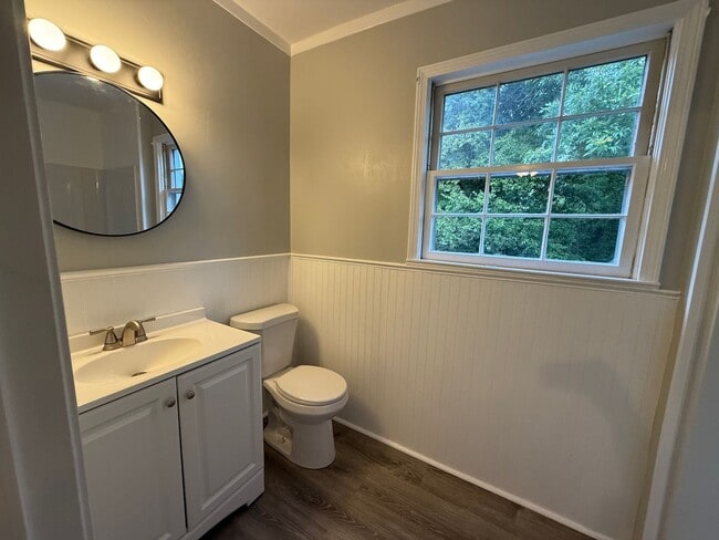 Building Photo - 4 Bedrooms, 2 Bathrooms - Home in Rome!