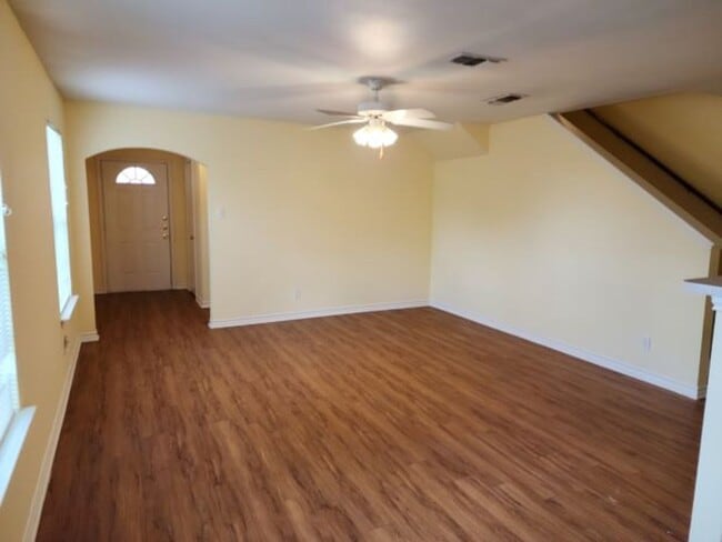 Building Photo - 10023 Vasso View