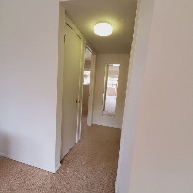 Building Photo - Pinole Crest 2 bedroom/2 bath Condo ~Light...