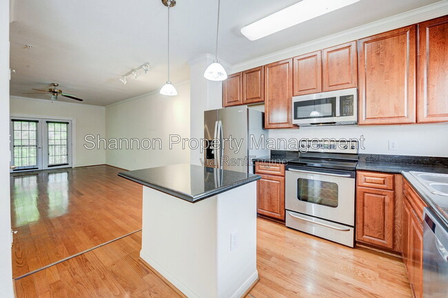 Building Photo - 9200 Westheimer Rd