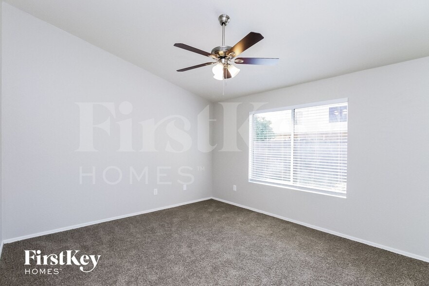 Building Photo - 902 S Ithica St