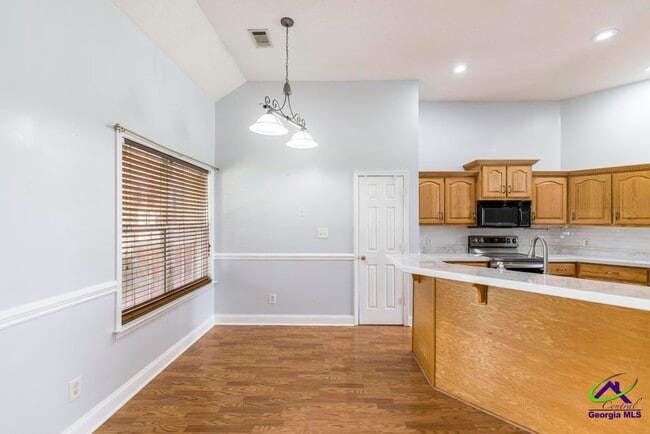 Building Photo - 217 Sedgebrooke Dr