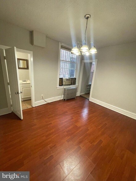 Building Photo - 131 Hansberry St