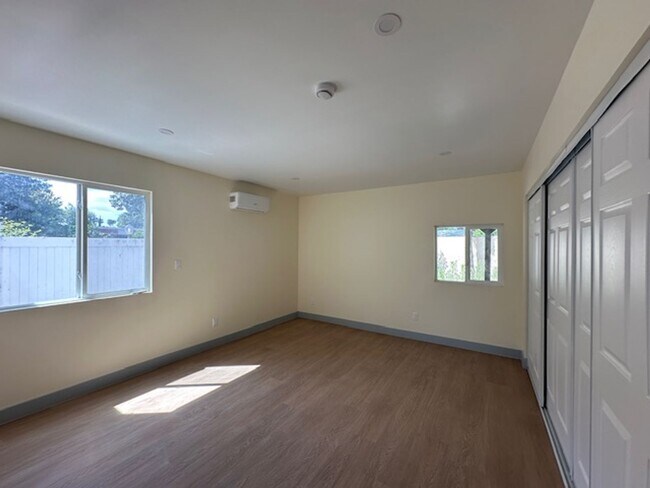Building Photo - 7227 Forbes Ave