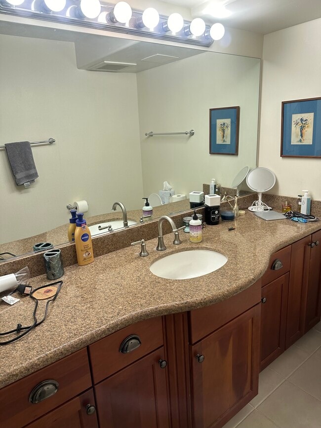 Building Photo - 343 Hobron Ln